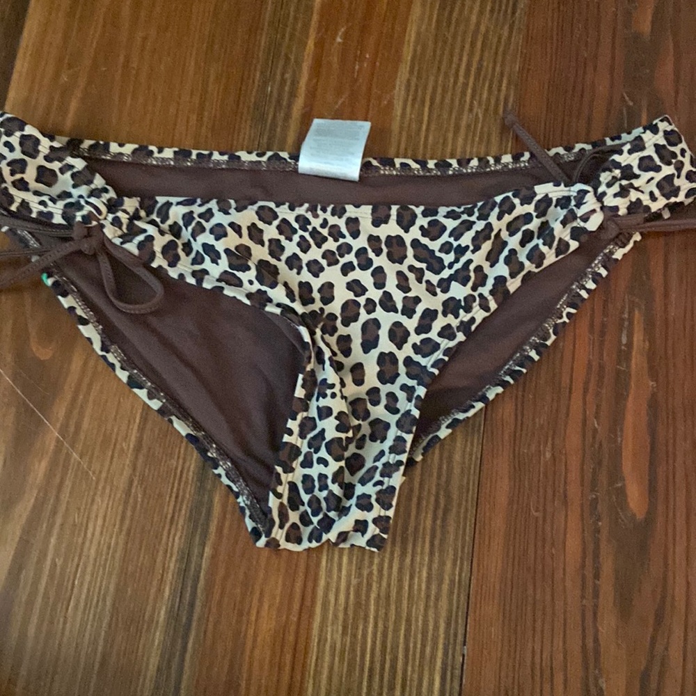 Leopard bikini bottom size small